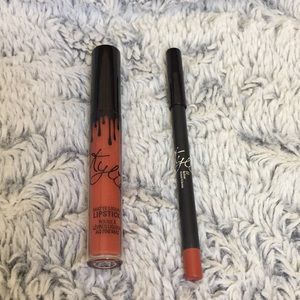 Kylie Cosmetics 22 Matte Liquid Lipstick & Liner
